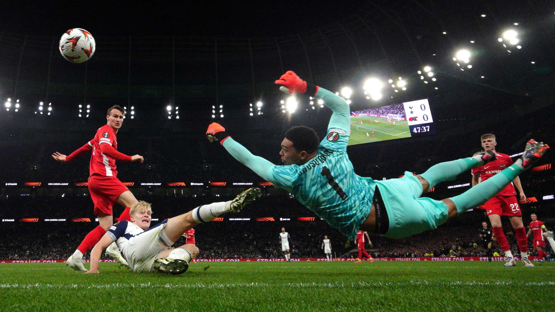 巴萨不止抽到欧冠上上签，连西甲争冠都受益.